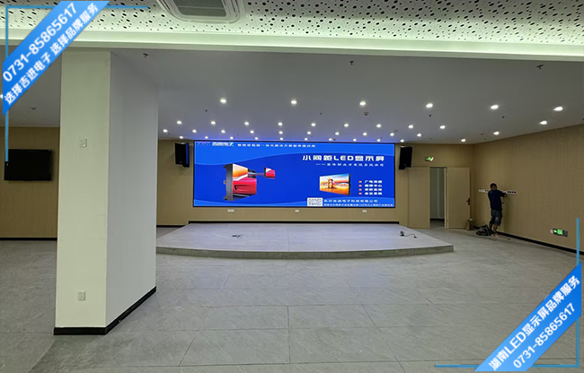 長(zhǎng)沙寧鄉(xiāng)縣某中學(xué)報(bào)告大廳LED顯示屏.jpg 長(zhǎng)沙寧鄉(xiāng)縣某中學(xué)報(bào)告大廳LED顯示屏.jpg